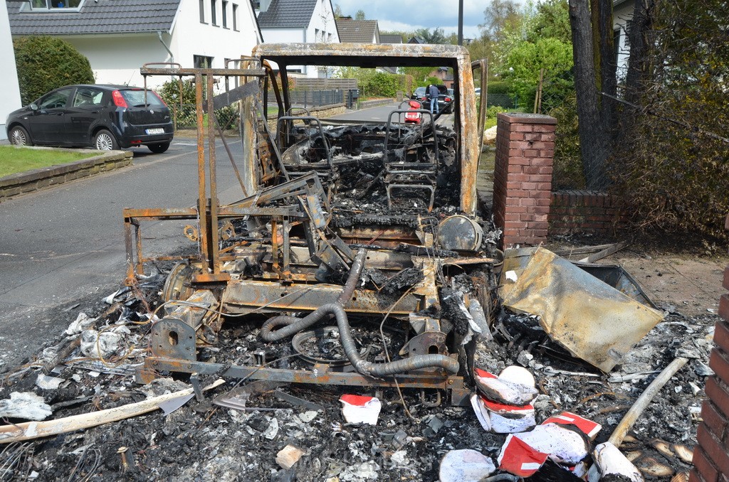 Wohnmobilbrand Koeln Rath Walhallstr P053.JPG - Miklos Laubert